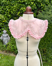 Load image into Gallery viewer, Giant Love Heart Collar in Petal